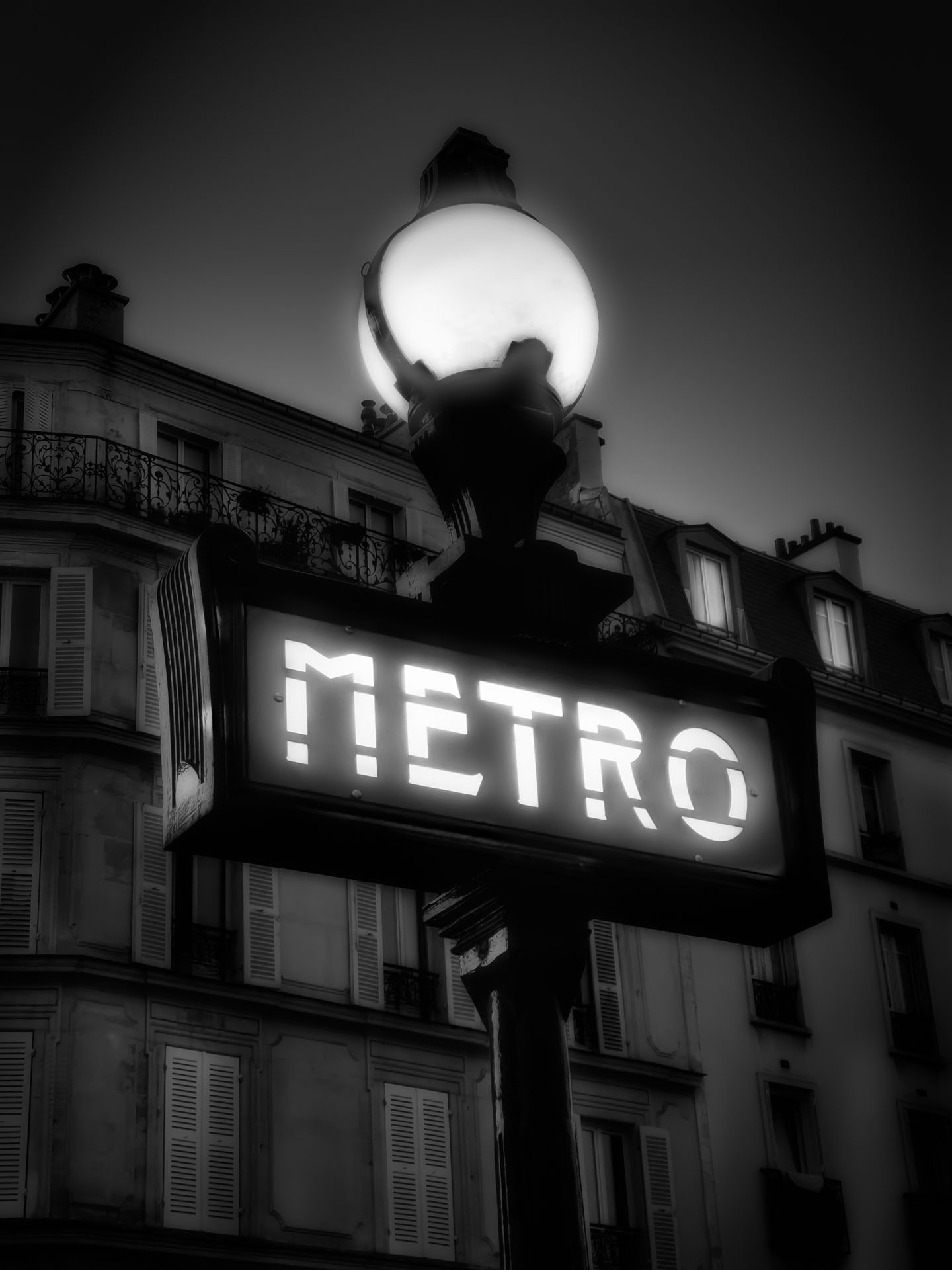 Metro-Paris-BW-Lift-Shadows